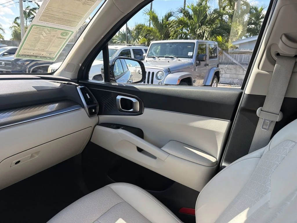 Used 2023 Silver Kia S image 11
