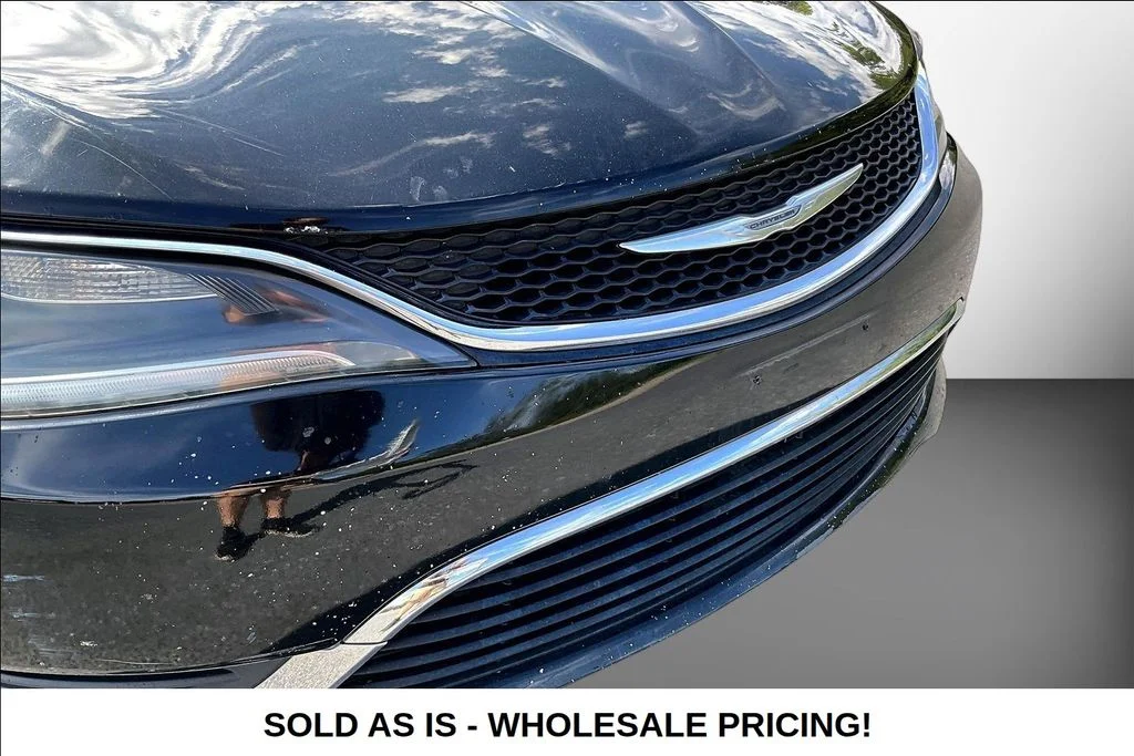 Used 2015  Chrysler Limited image 28