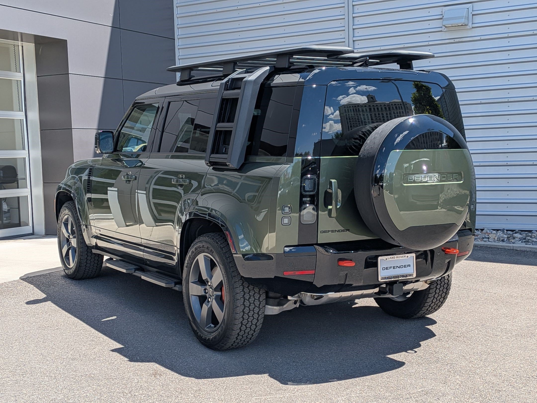 New 2026 Woolstone Green Land Rover P400 X image 8