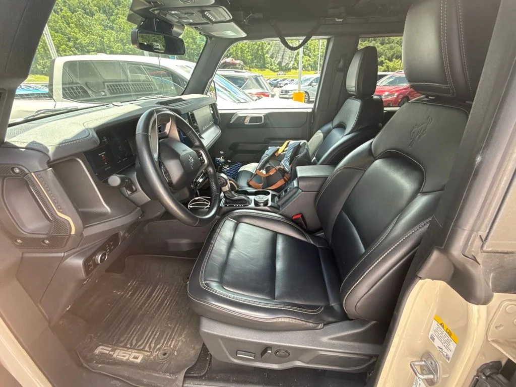 Used 2025 Beige Ford Badlands image 4