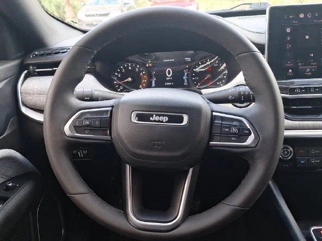 Used 2023 Gray Jeep Latitude Lux image 14