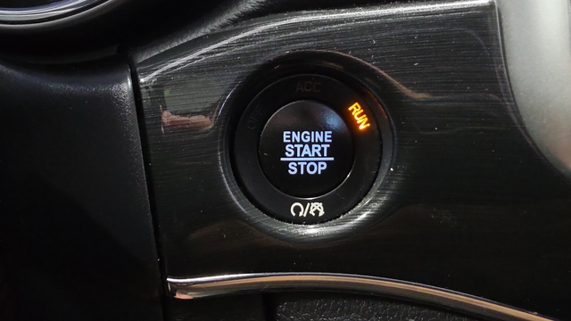 Used 2018 Bright White Clearcoat Jeep Trailhawk image 22