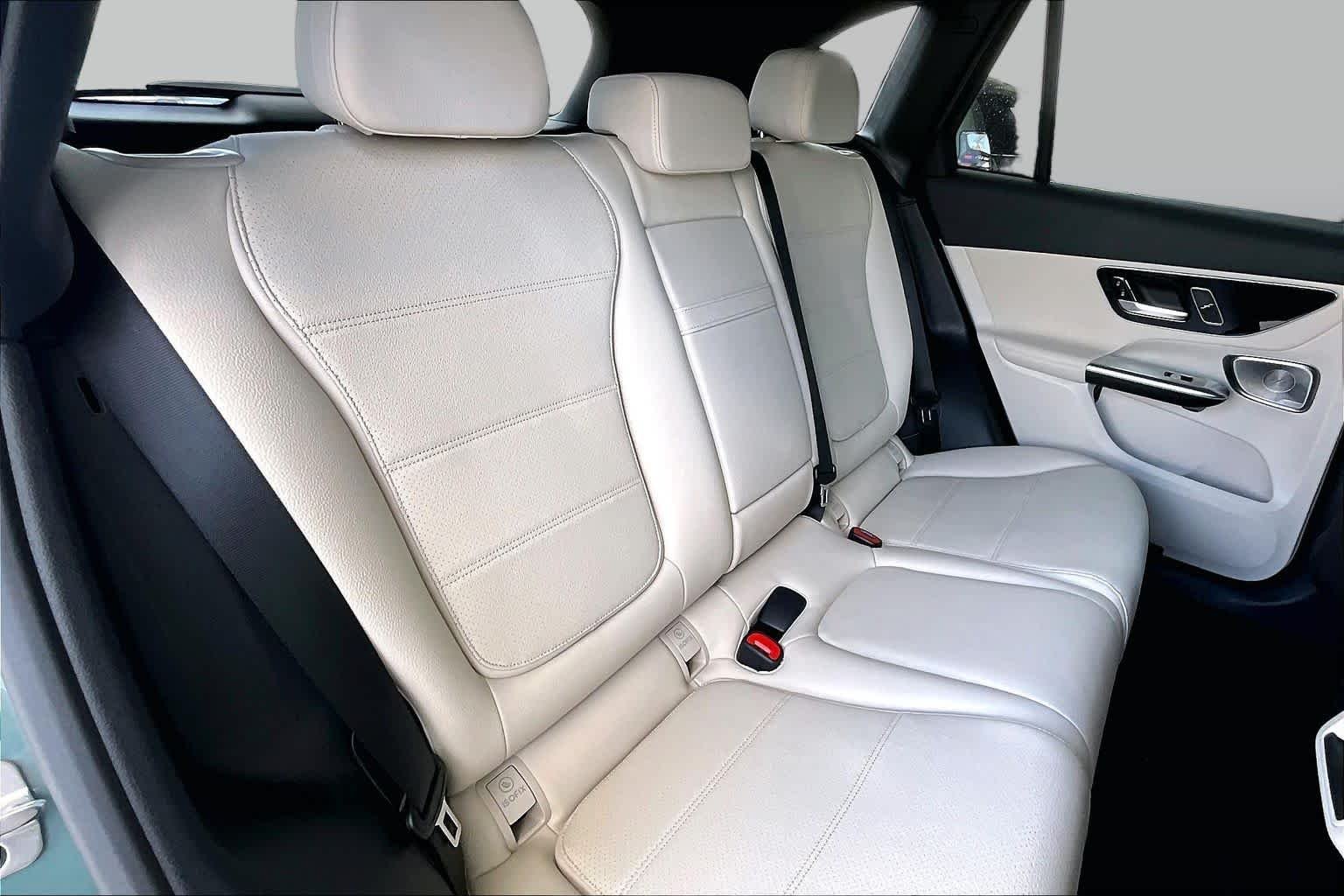 Used 2026 Verde Silver Metallic Mercedes-Benz GLC 300 image 18