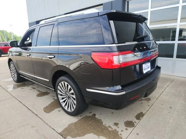 Used 2019 Black Lincoln Reserve image 11