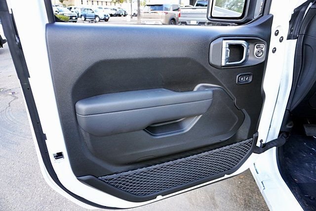 New 2026 Bright White Clear-Coat Exterior Paint Jeep Sport S image 26