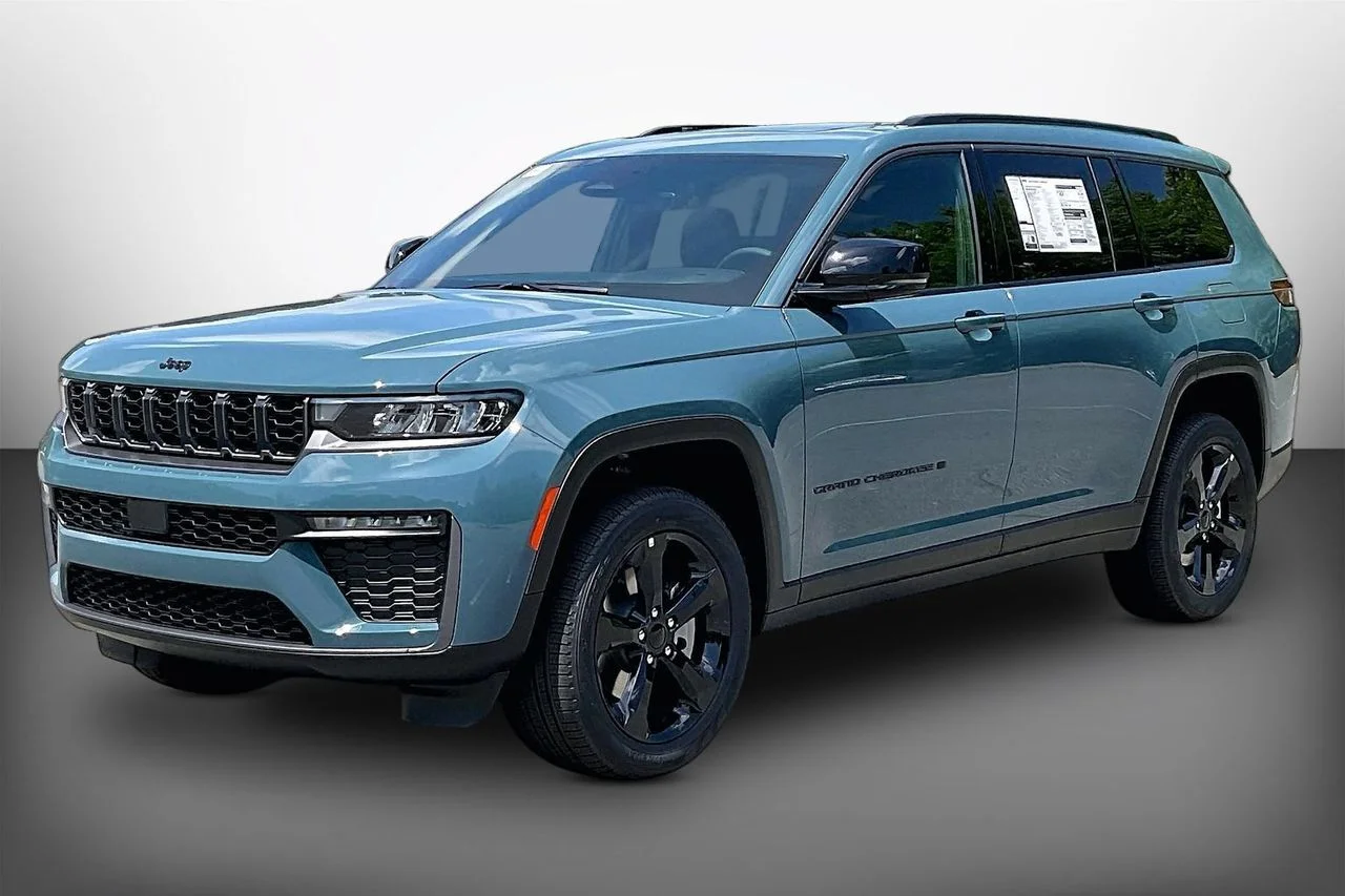 New 2026 Steel Blue Exterior Paint Jeep Limited image 4