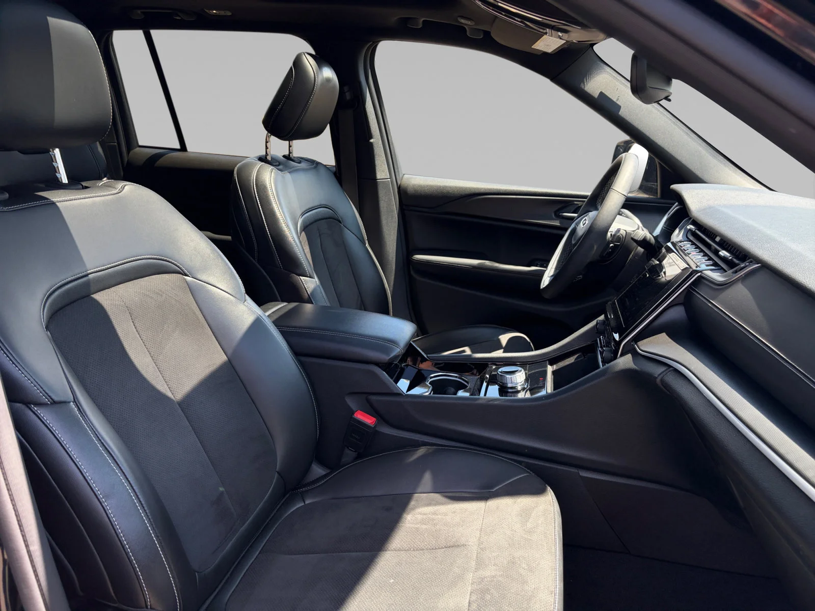 Used 2023 Black Jeep Altitude X image 17