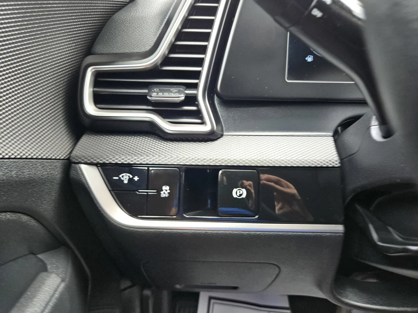 Used 2025 Ebony Black Kia LX image 22