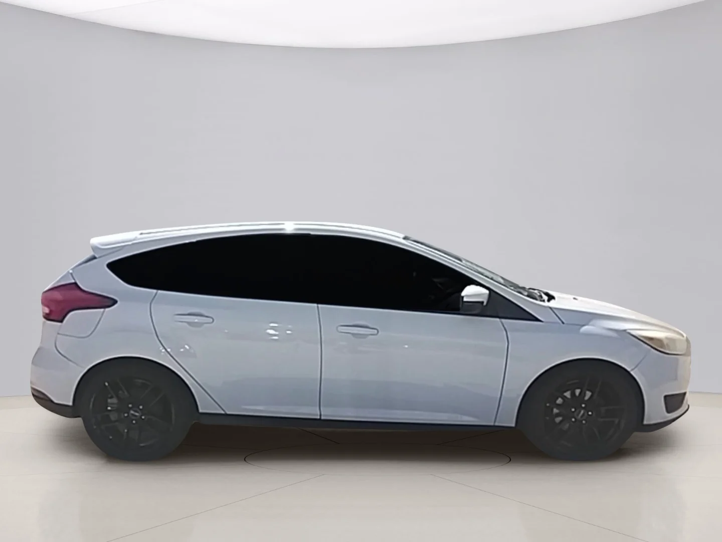 Used 2015 White Ford SE HATCHBACK image 6