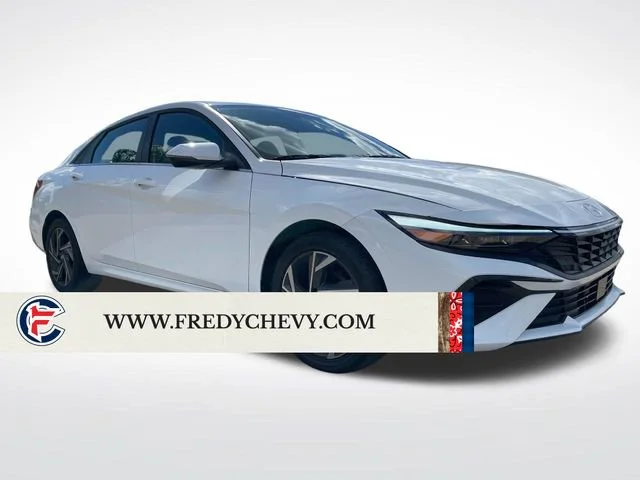 Used 2025 White Hyundai Limited image 7