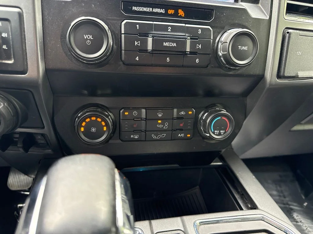 Used 2019 Magnetic Ford XLT image 28