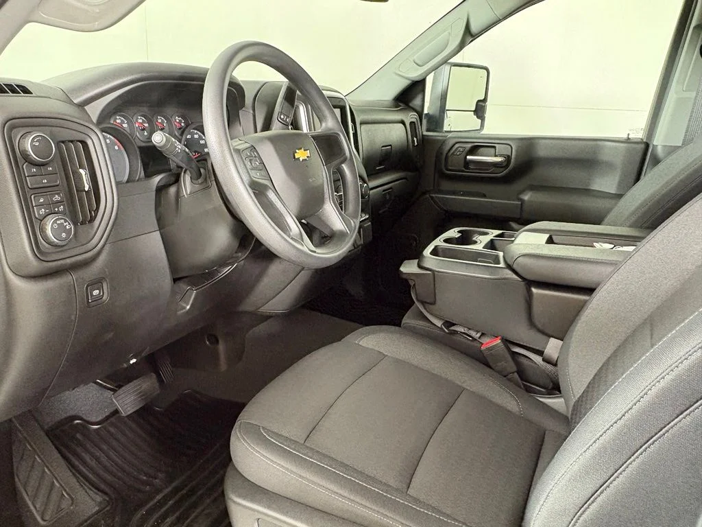 Used 2025 White Chevrolet Custom image 27