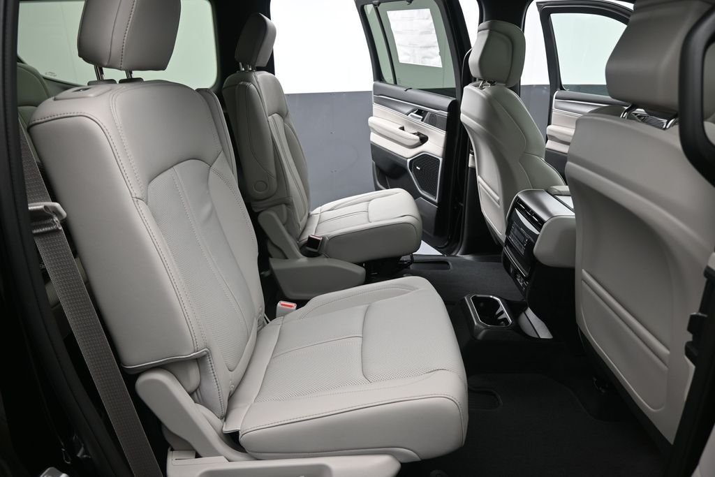 New 2026 High Gloss Black Exterior Paint Jeep Limited Reserve image 25