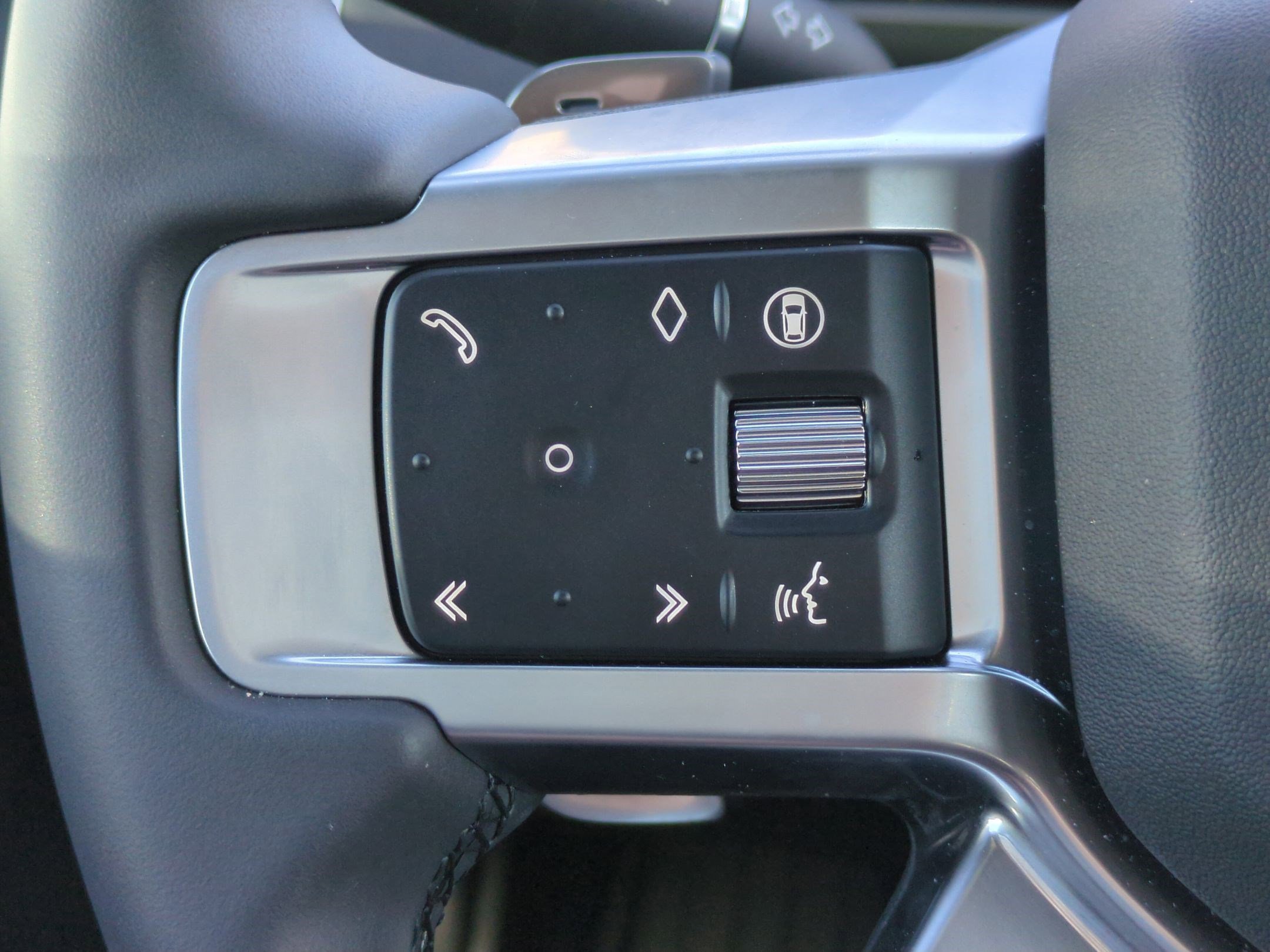 Used 2025 Santorini Black Metallic Land Rover S image 13