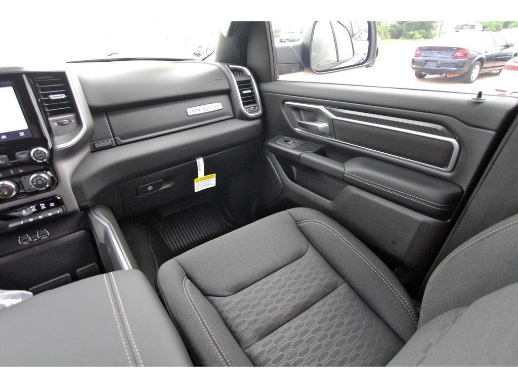 New 2026 Diamond Black Crystal Pearl-Coat Exterior Paint RAM Big Horn/Lone Star image 10
