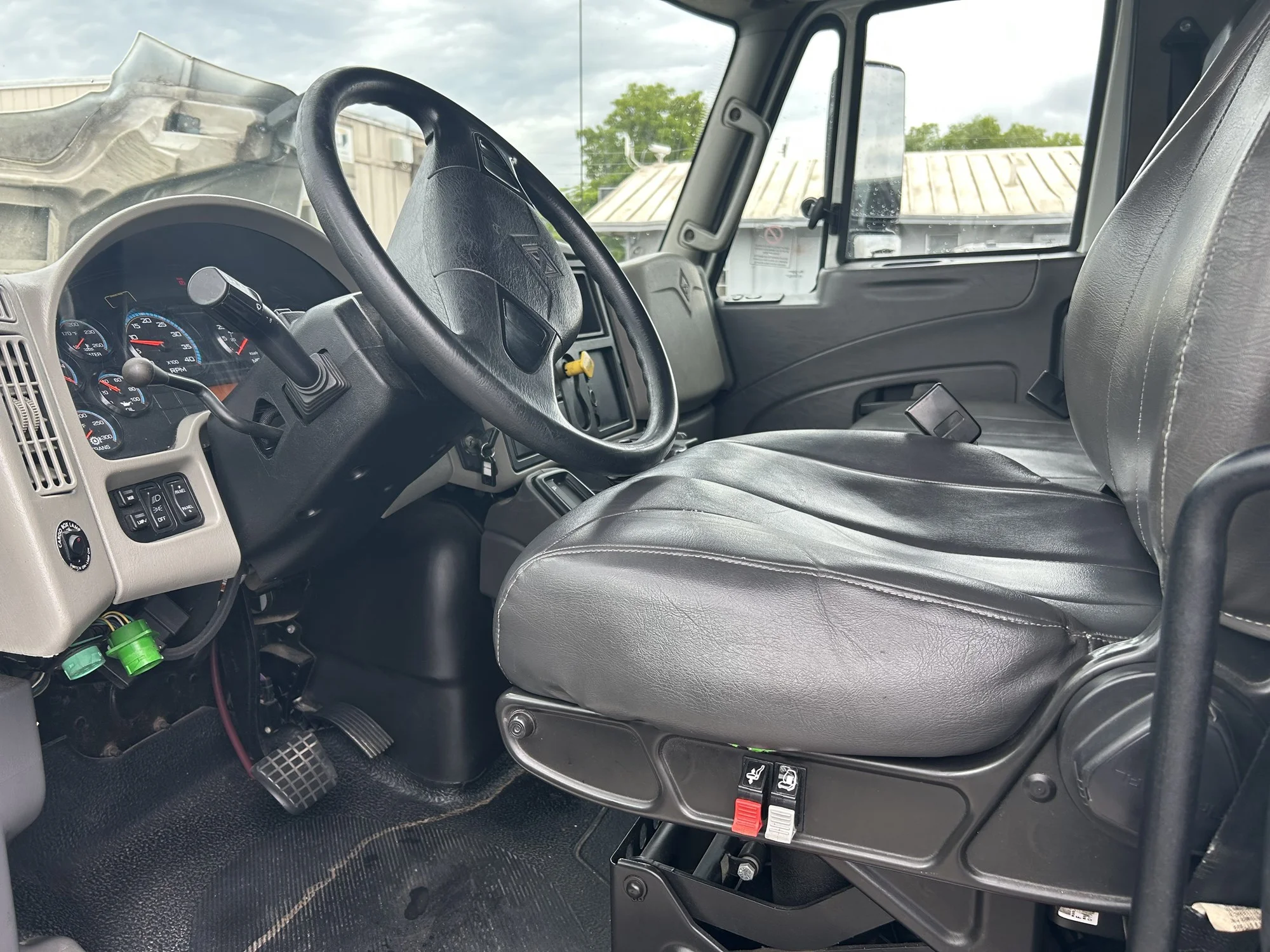 Used 2019  INTERNATIONAL Box Truck image 10