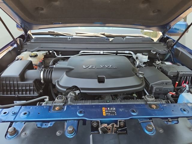 Used 2019 Pacific Blue Metallic Chevrolet Z71 image 33