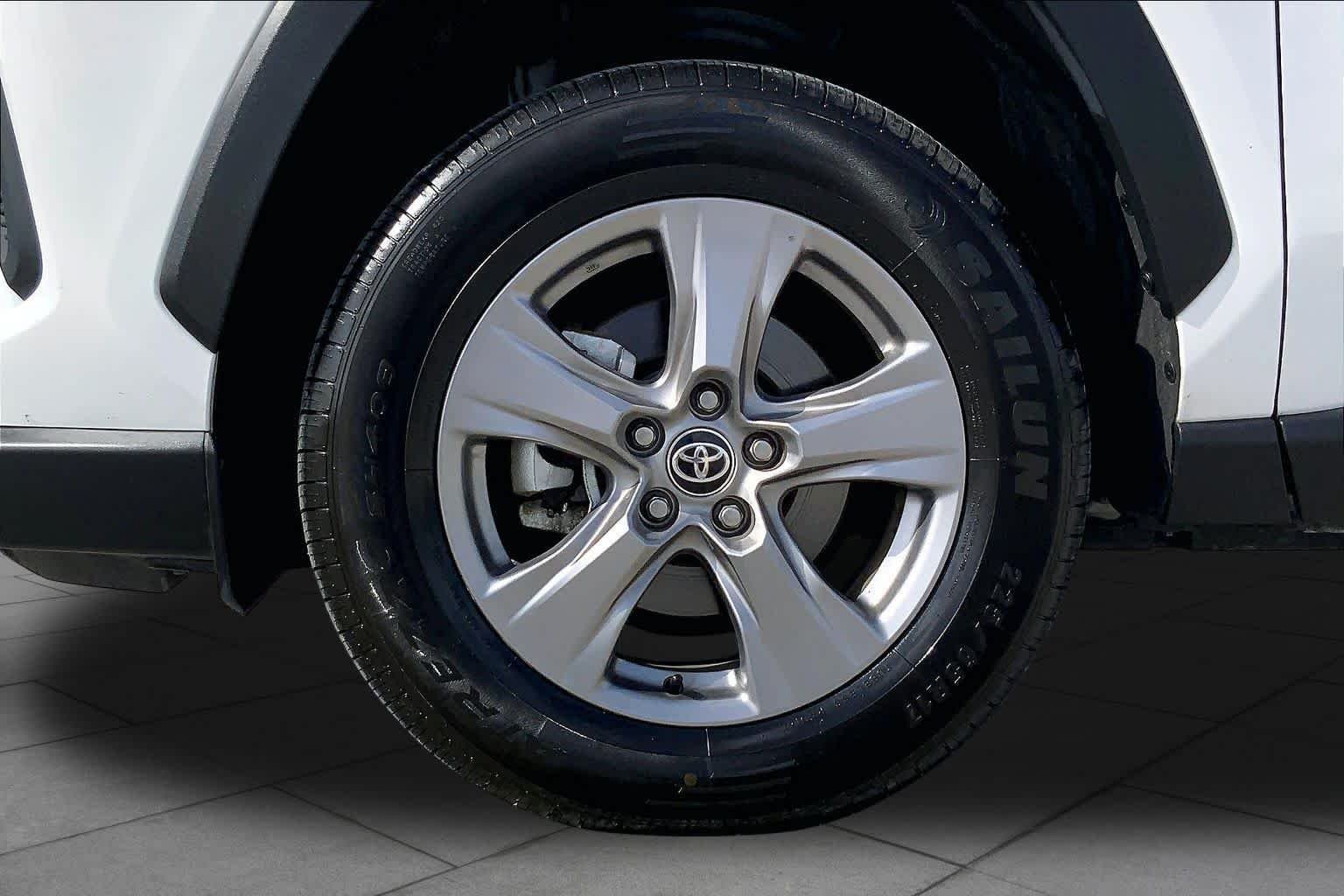 Used 2025 Ice Cap Toyota XLE image 11