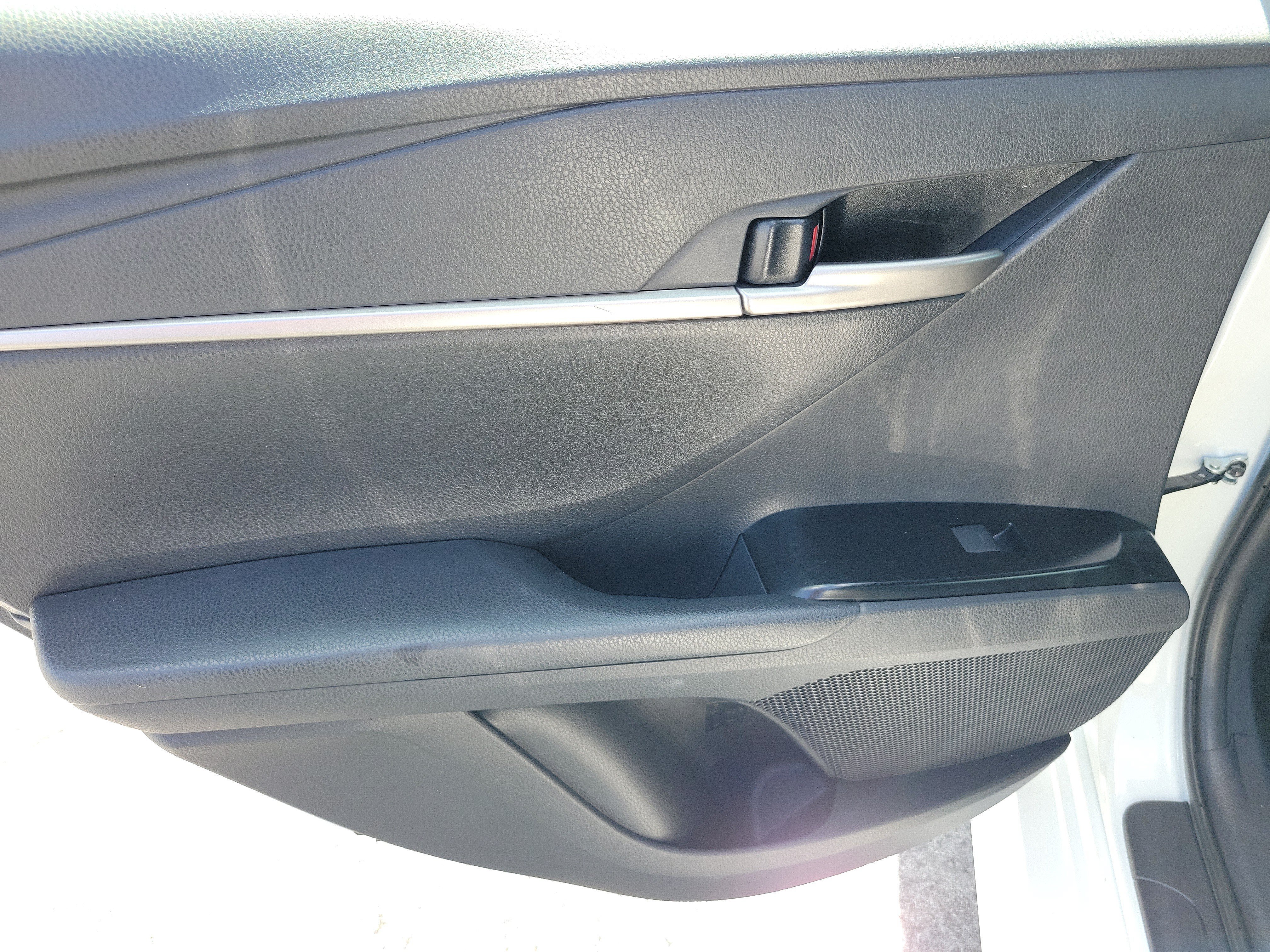 Used 2025 Ice Toyota SE image 11
