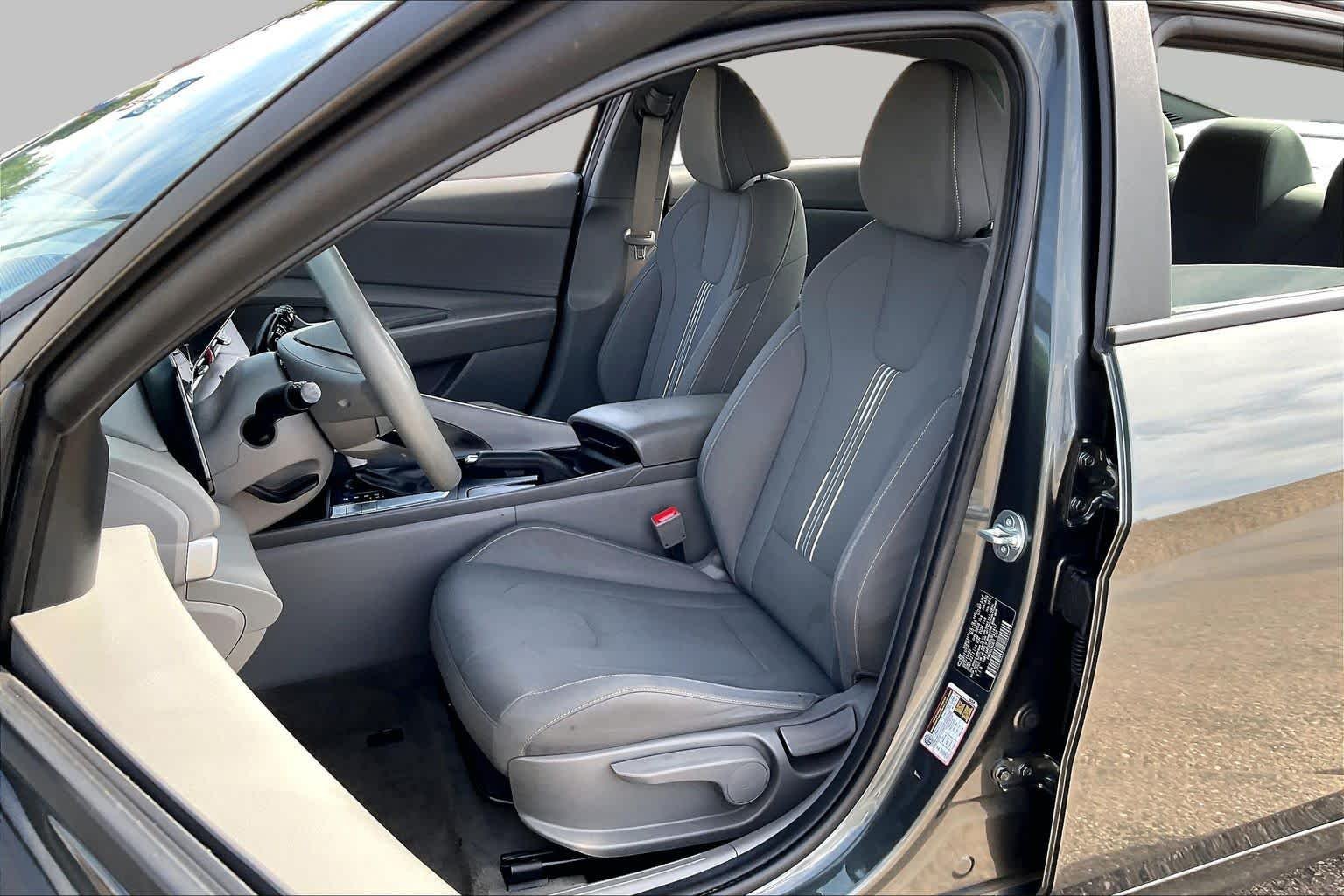 Used 2024 Amazon Gray Hyundai SEL image 8