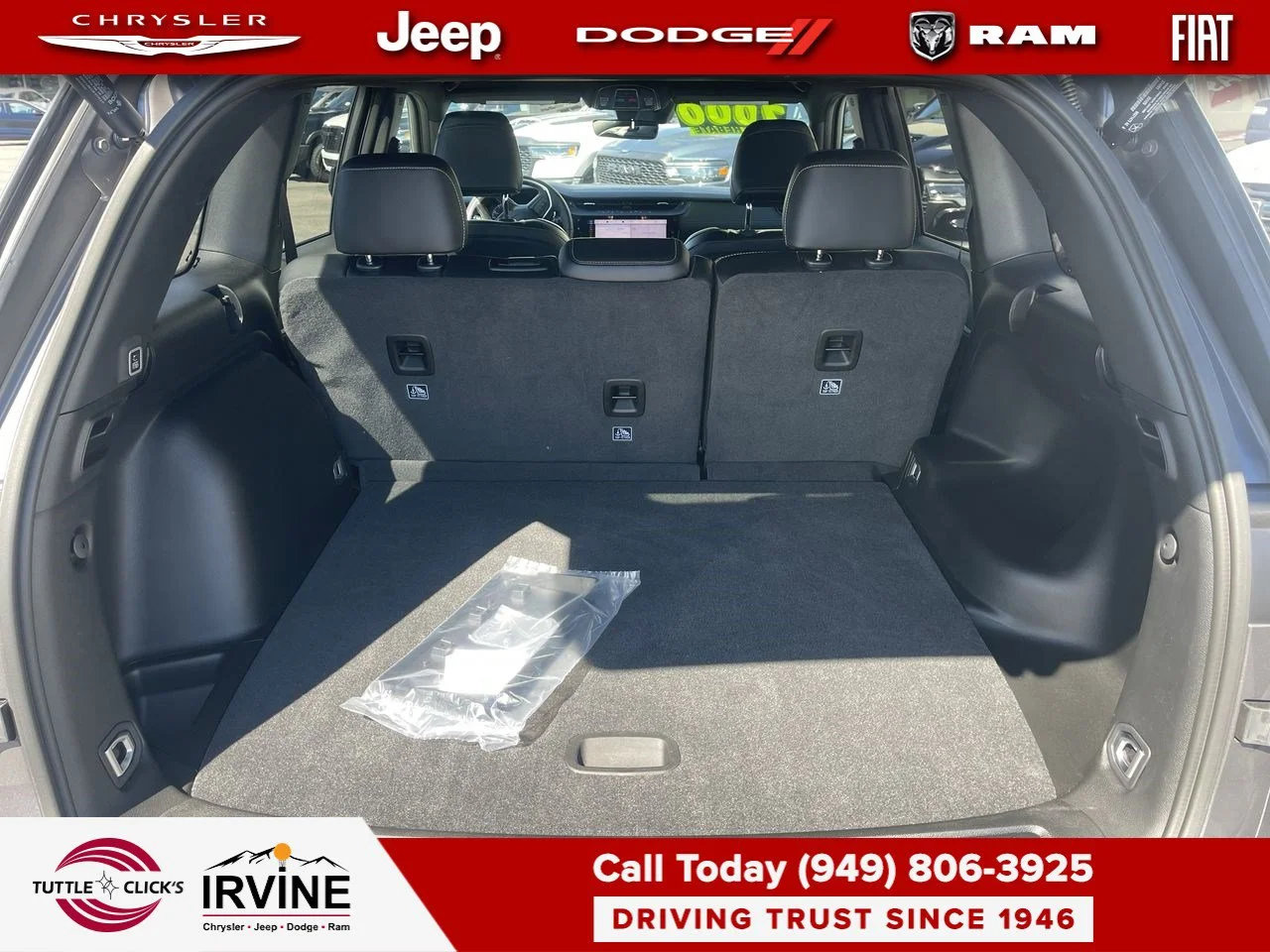 Used 2026 Baltic Gray Metallic Clearcoat Jeep Laredo Altitude image 27