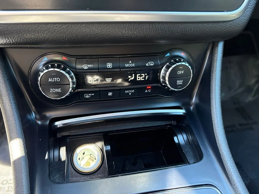 Used 2018 Silver Mercedes-Benz GLA 250 image 21