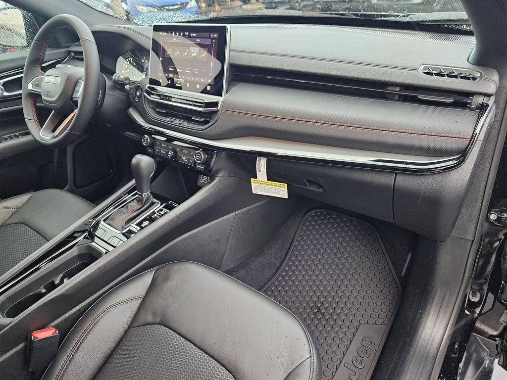 Used 2026 Diamond Black Crystal Pearlcoat Jeep Trailhawk image 37