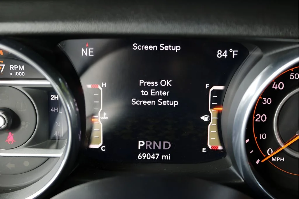 Used 2018 White Jeep Unlimited Sahara image 28