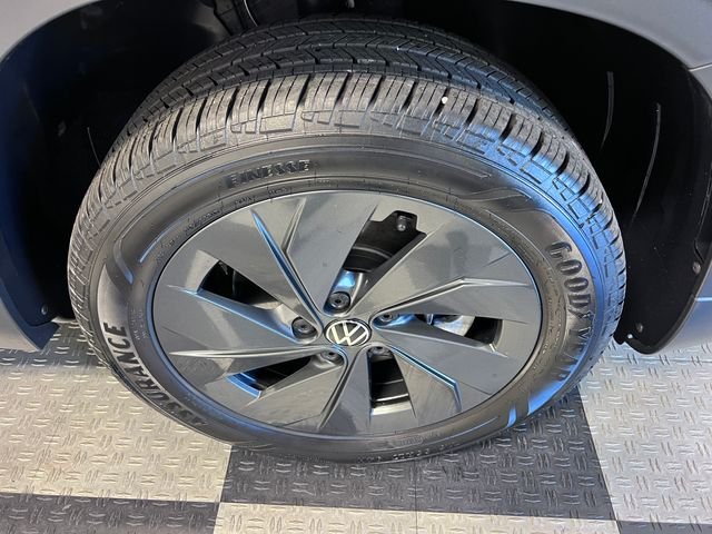 Certified Used 2025 Black Volkswagen 1.5T S image 9