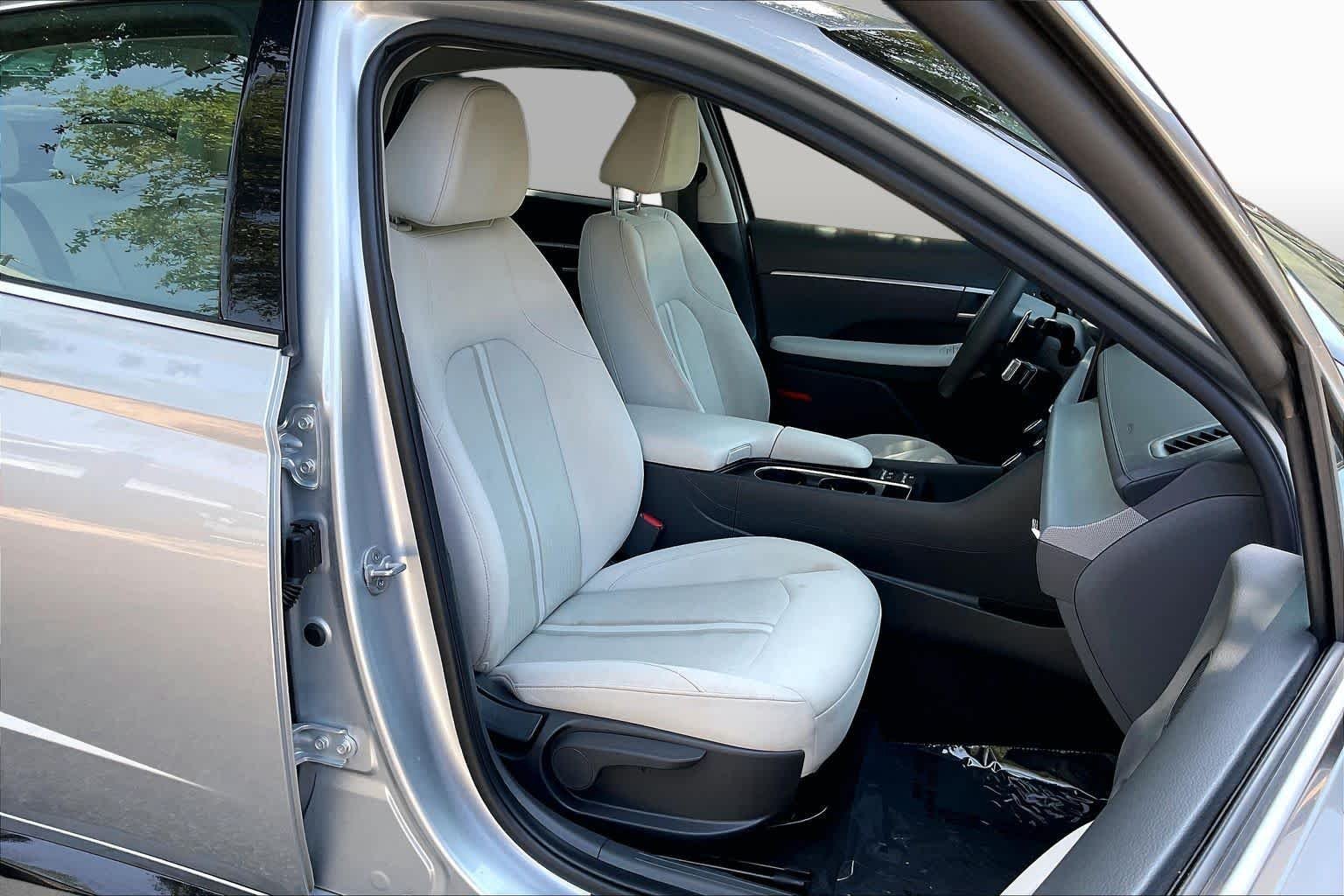 Used 2025 Aero Silver Hyundai SEL image 9