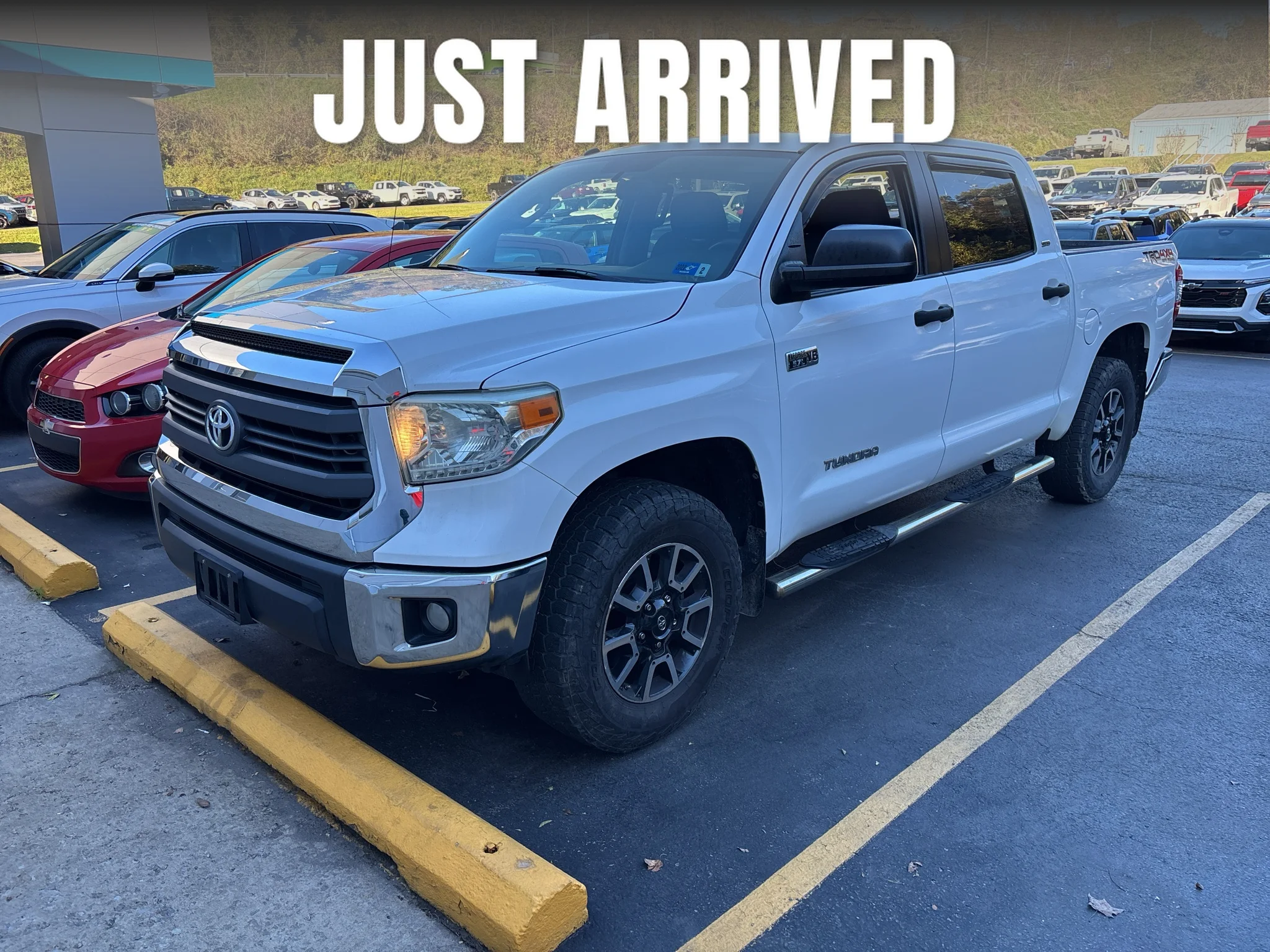 Used 2014 Super White Toyota SR5 image 1