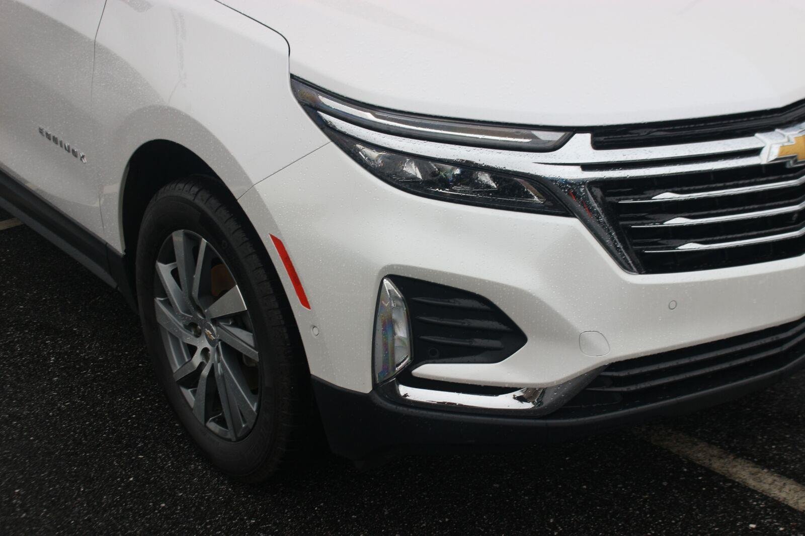 Used 2023 Iridescent Pearl Tricoat Chevrolet Premier image 9