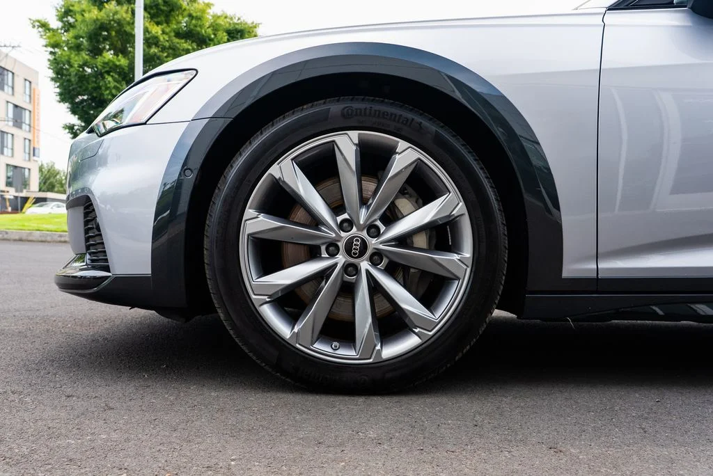 Used 2024  Audi Premium Plus image 7