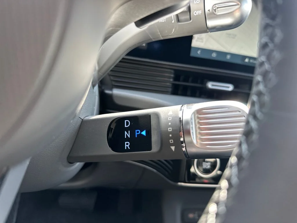 New 2025 Cyber Gray Hyundai SE image 22