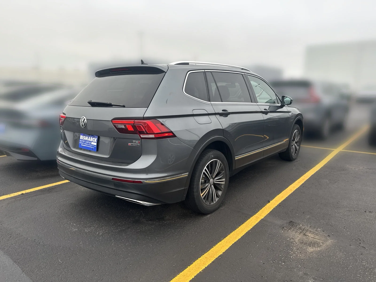 Used 2018 Gray Volkswagen 2.0T SEL image 3