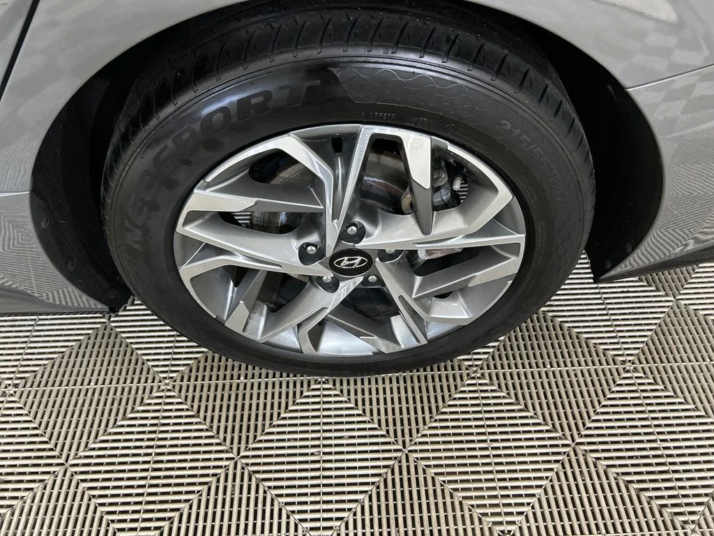 Used 2022 Gray Hyundai SEL image 10