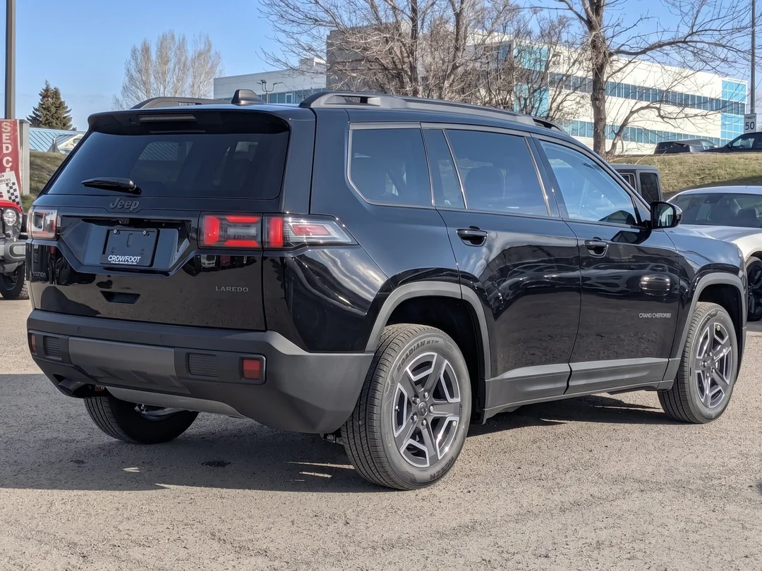 New 2026 Black Jeep Laredo - - 4x4 - 1.6L I-4 Turbo Hybrid - 12.3 Uconnect Display - Heated Seats/Steering & More! image 8