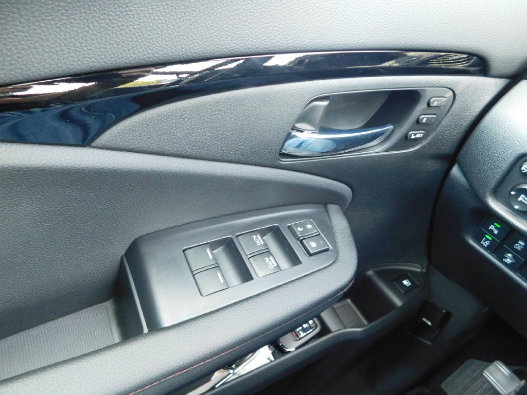 New 2026 Platinum White Pearl Honda Black Edition image 28