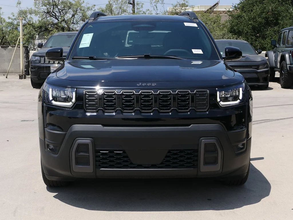 New 2026 Diamond Black Crystal Pearl Coat Jeep Limited 4x4 image 6