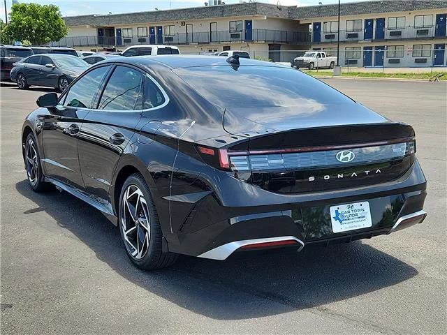 New 2026 Abyss Black Hyundai SEL Sport image 3
