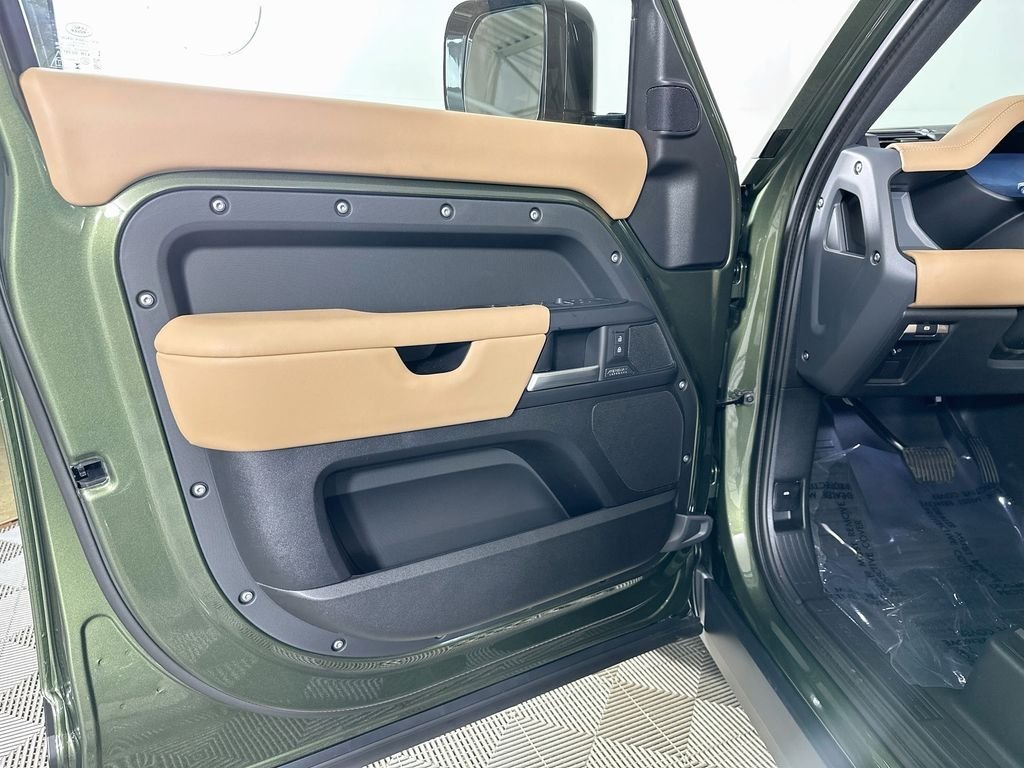 New 2026 Woolstone Green LAND ROVER X-Dynamic SE image 22