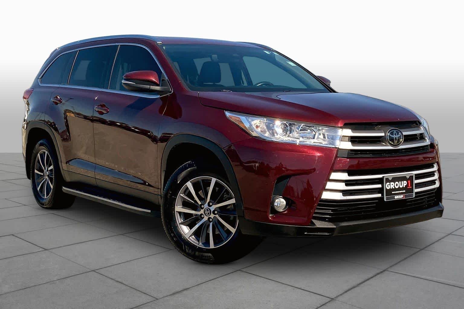 Used 2019 Ooh La La Rouge Mica Toyota XLE image 3
