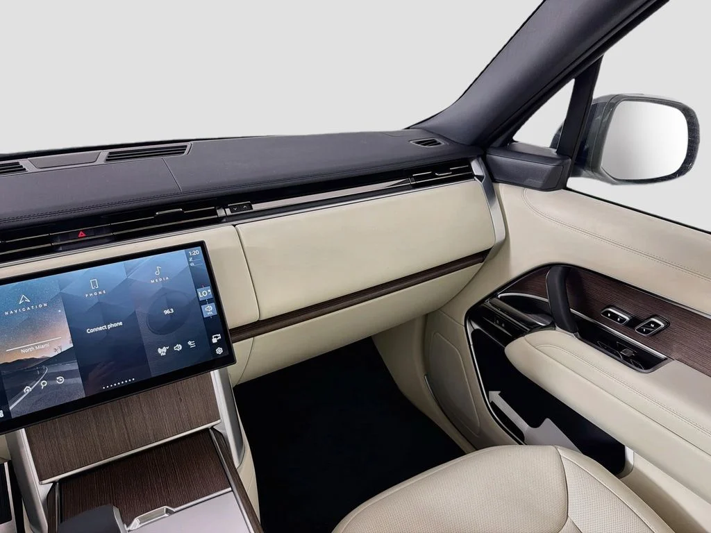New 2026 Fuji White Land Rover SE image 25