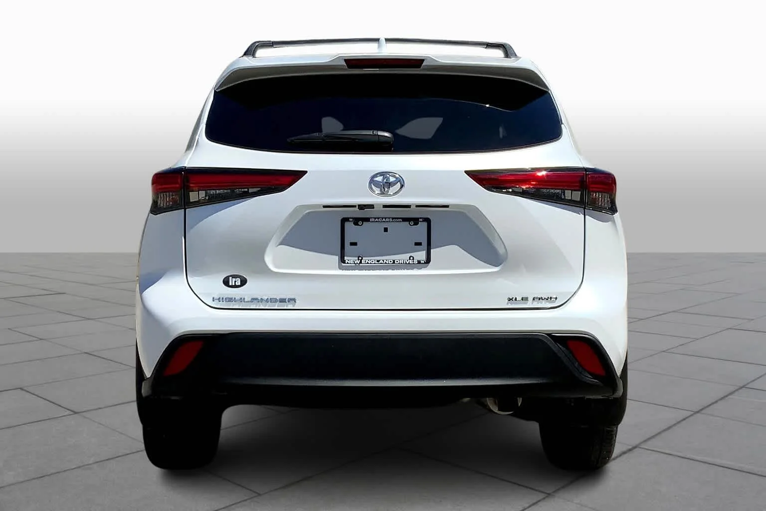 Used 2023 Wind Chill Pearl Toyota XLE image 5