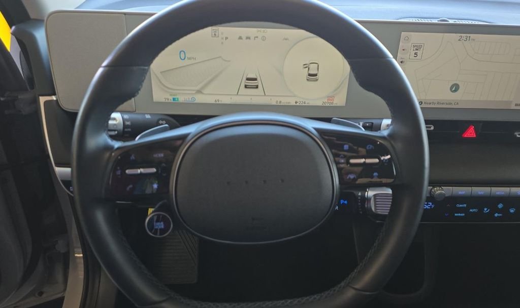 Used 2023 Gray Hyundai SEL image 9