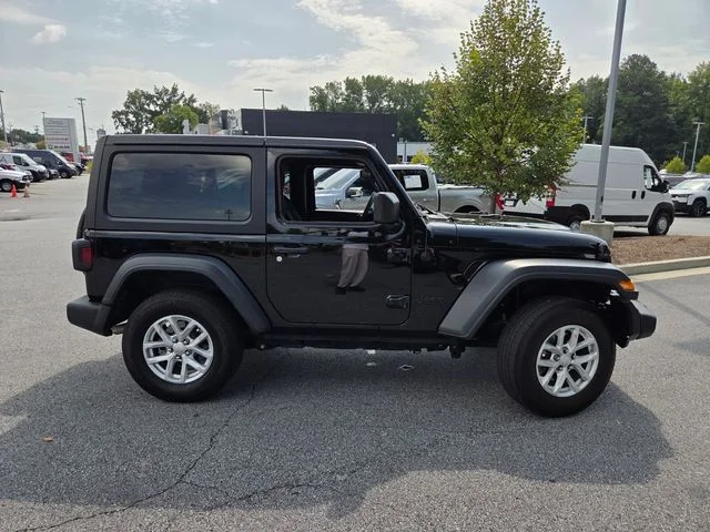 Used 2023 Black Jeep Sport S image 10