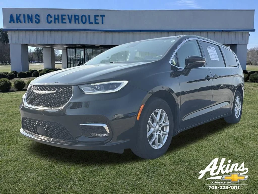 2024 Chrysler Pacifica Touring L's photo