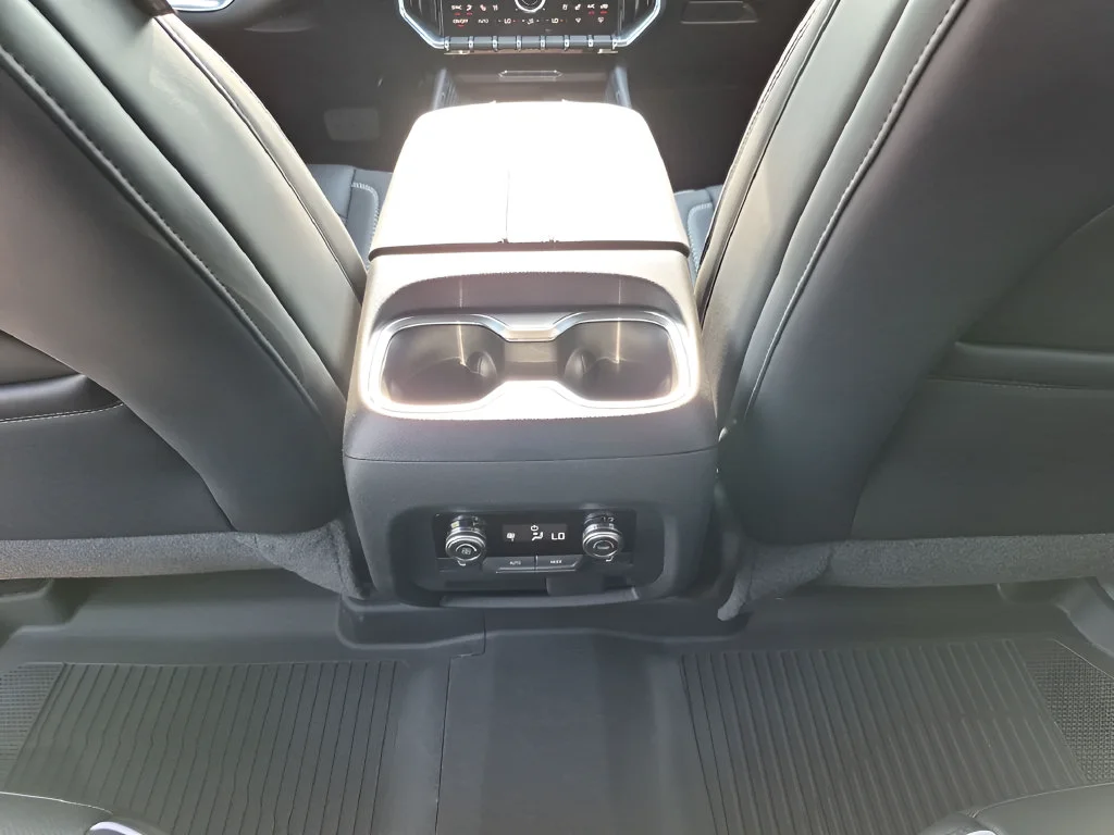 2026 GMC Acadia Denali - Photo 33