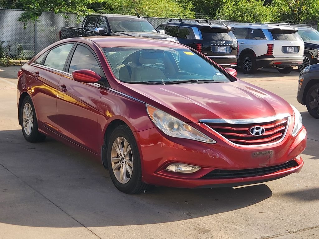 Used 2013 Sparkling Ruby Mica Hyundai GLS image 2