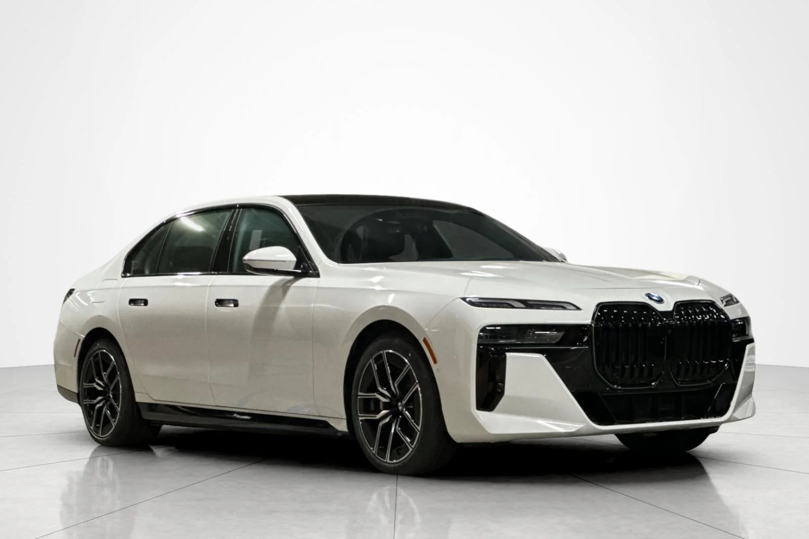 New 2026 Alpine White BMW xDrive60 image 7